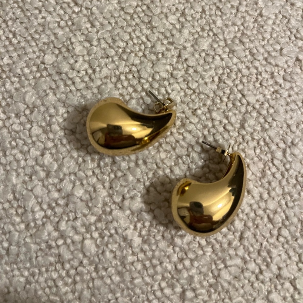 Tear drop earring